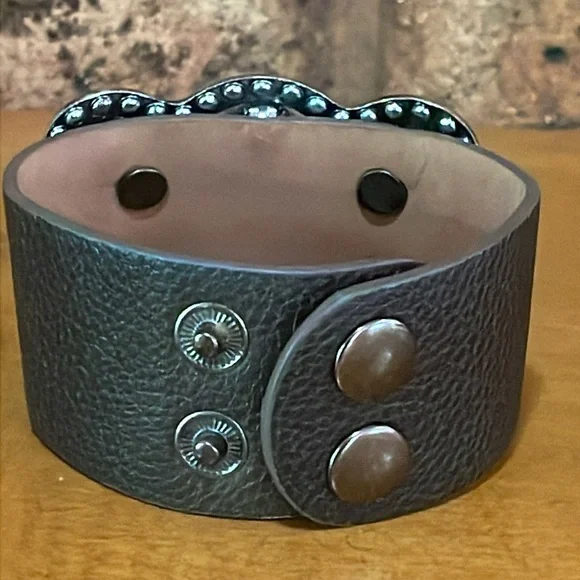 Pebbled leather cuff rhinestone bracelet - Picture 3 of 5
